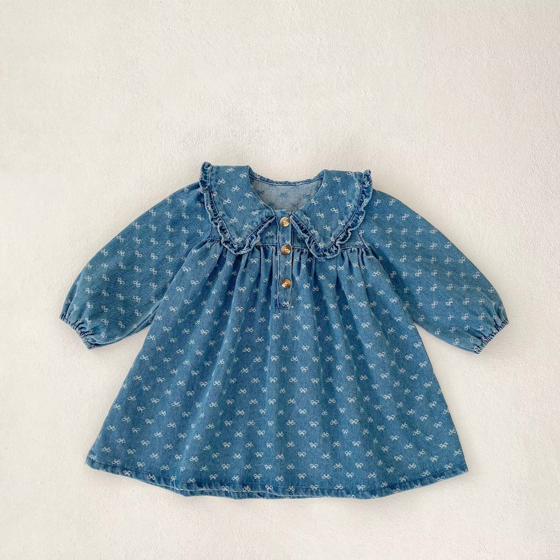 Light wash bow-print denim baby girl dress with oversized ruffle collar – AWA Baby Boutique